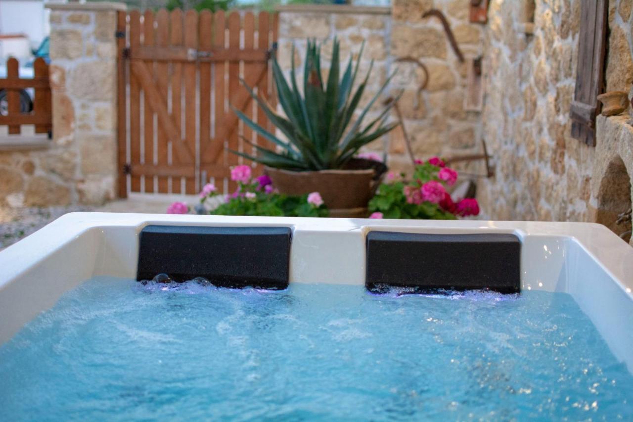 Pamelas House With Jacuzzi Kissamos Ngoại thất bức ảnh